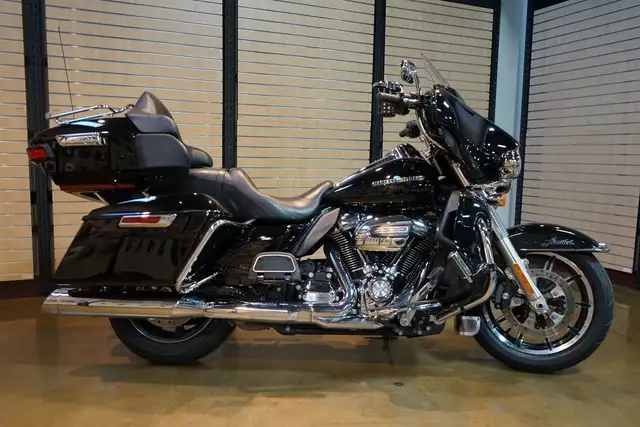 2019 Harley-Davidson Electra Glide Ultra Limited in Sport Touring in Medicine Hat - Image 3