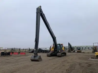 2018 Volvo EC300 ELR Long Reach Excavator 4985 hours • 1.4yd Clean-up bucket • 60ft long reach • 33'...
