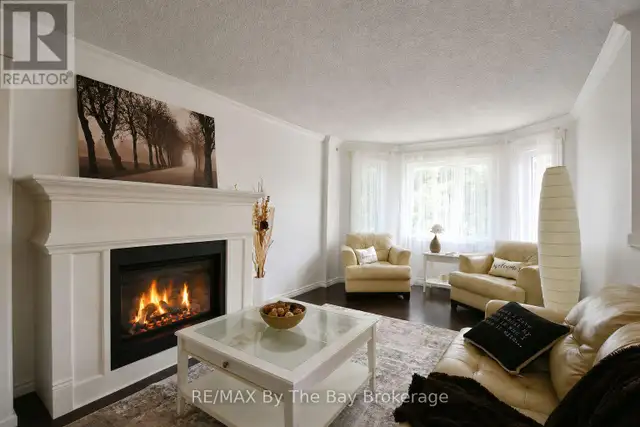 2 BIRCHMOUNT CIRCLE Wasaga Beach, Ontario in Houses for Sale in Oakville / Halton Region - Image 4
