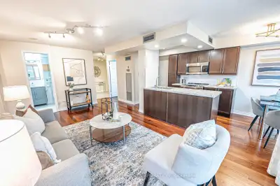 Price: $848,800 / $3,220/mo Welcome to Suite 1810 at 736 Bay Street where value, comfort, and locati...