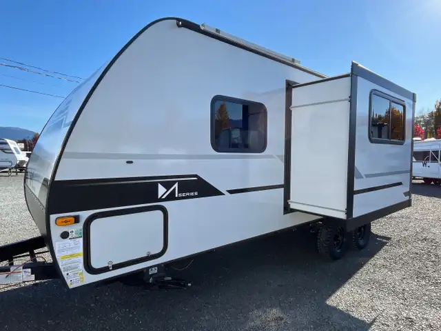 2025 Winnebago M-SERIES 2326MBBH in Travel Trailers & Campers in Terrace - Image 3