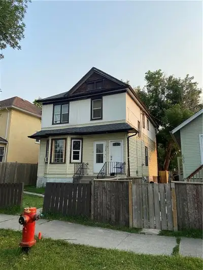 4A//Winnipeg/greta duplex rented long term on 850 main floor with full basement and 1000 upper total...