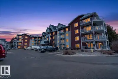Immaculate! This AIR CONDITIONED one bedroom 4th floor unit is in perfect condition and still looks...