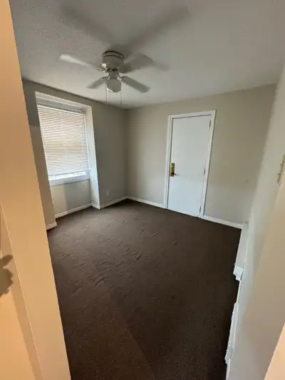 Carling / 822 Clyde Ave one bedroom, plus utilities unfortunately no parking and no laundry. Upper l...