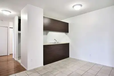 4 ½ sur la 5e Avenue Ouest Près des autoroutes, de l’Atrium, d’une clinique médicale, d’un parc et d...