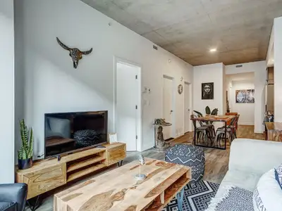 Use promo code "KIJIJI5" in your inquiry to enjoy a special discount! Located in the heart of downto...