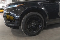 Land Rover Range Rover Evoque P250 S 2024: - Extérieur métallisé noir SANTORINI et intérieur en cuir... (image 7)