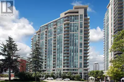 MOTIVATED SELLER ! Bright & Spacious 2 Bedroom Condo! Rarely Offered Corner Suite Unit-Almost 1000 S...