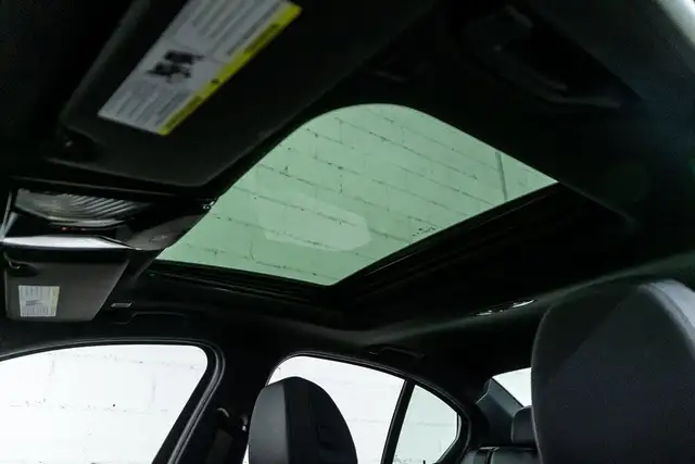 2023 BMW 3 Series 330i xDrive | Groupe Premium | Volant in Cars & Trucks in City of Montréal - Image 17