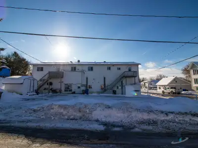 Tres beau appartement. Il vient avec 1 chambre à coucher, 1 stationnnement. Près des restaurants, de...