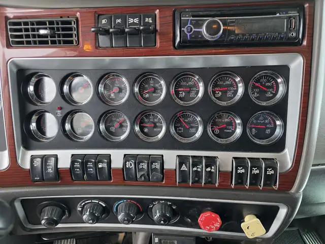 2009 KENWORTH T800 in Heavy Trucks in Saskatoon - Image 26