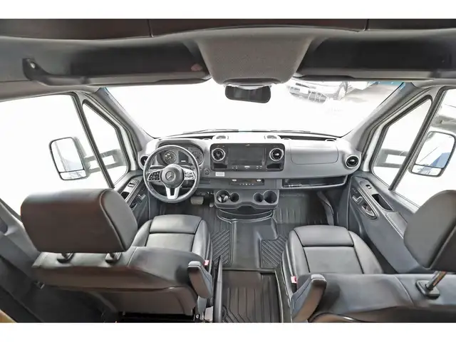 2020 Entegra Coach Qwest 24L 1 extension mercedes turbo diesel S in RVs & Motorhomes in Laval / North Shore - Image 28