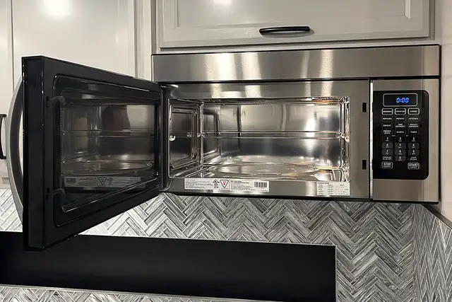 2024 Holiday Rambler Vacationer 35K - Gas Class A Motorhome. in RVs & Motorhomes in Red Deer - Image 29