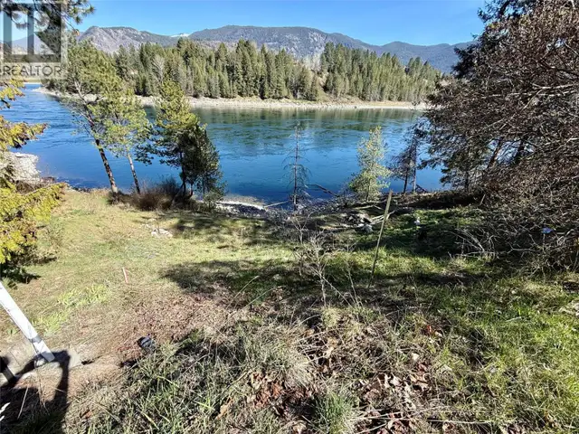 604 11th Street Castlegar, British Columbia in Land for Sale in Nelson - Image 2