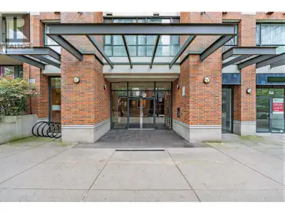 Welcome to The Freesia, a quality concrete residence in the heart of downtown Vancouver. This covete...