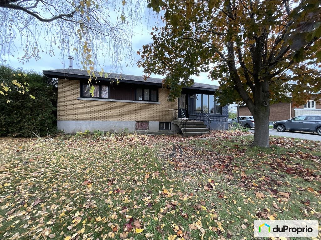 $469,995 - Bungalow for sale in Salaberry-De-Valleyfield — photo 2