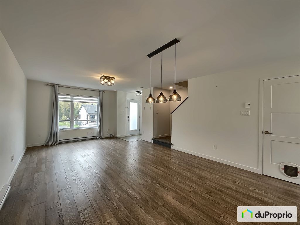 $379,900 - Townhouse for sale in Sherbrooke (Mont-Bellevue) — photo 3