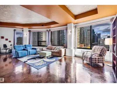 OPEN CONCEPT LOFT! 2 BEDROOMS + 2 BATHS. This 1,539 sq ft, 8th floor unit features an open layout wi...