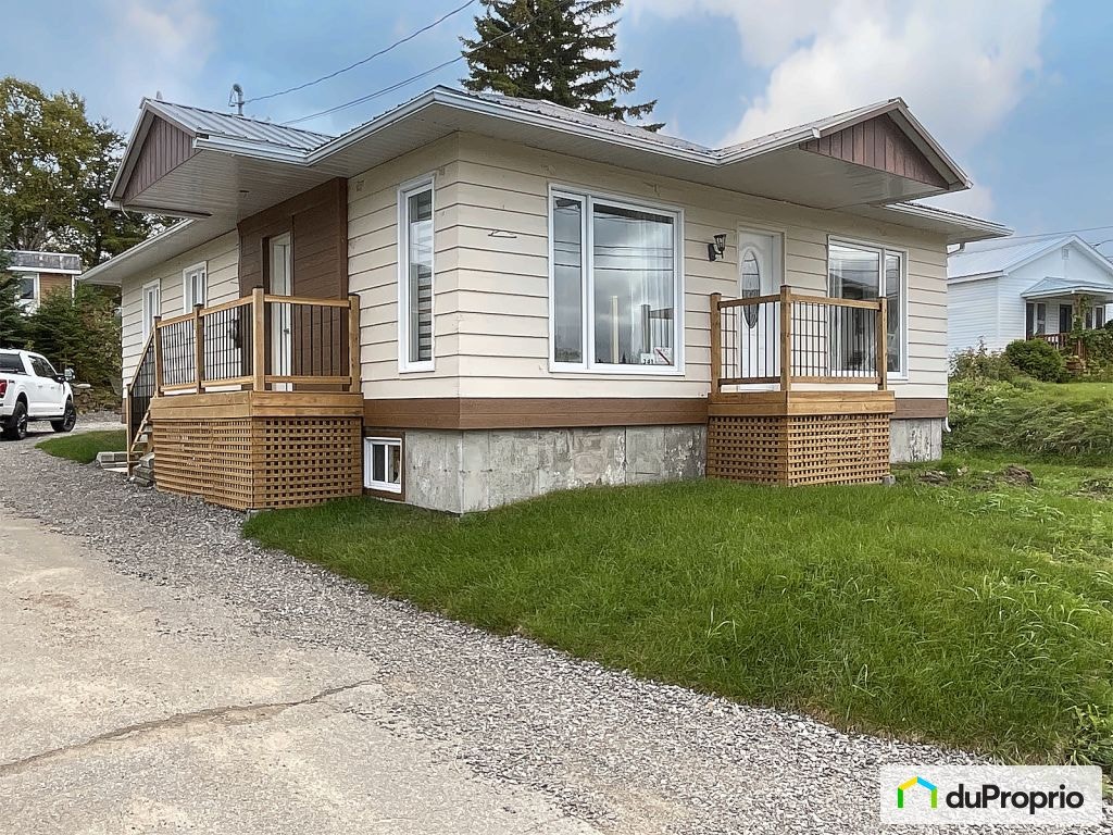 $180,000 - Bungalow for sale in Lac-Bouchette — photo 1