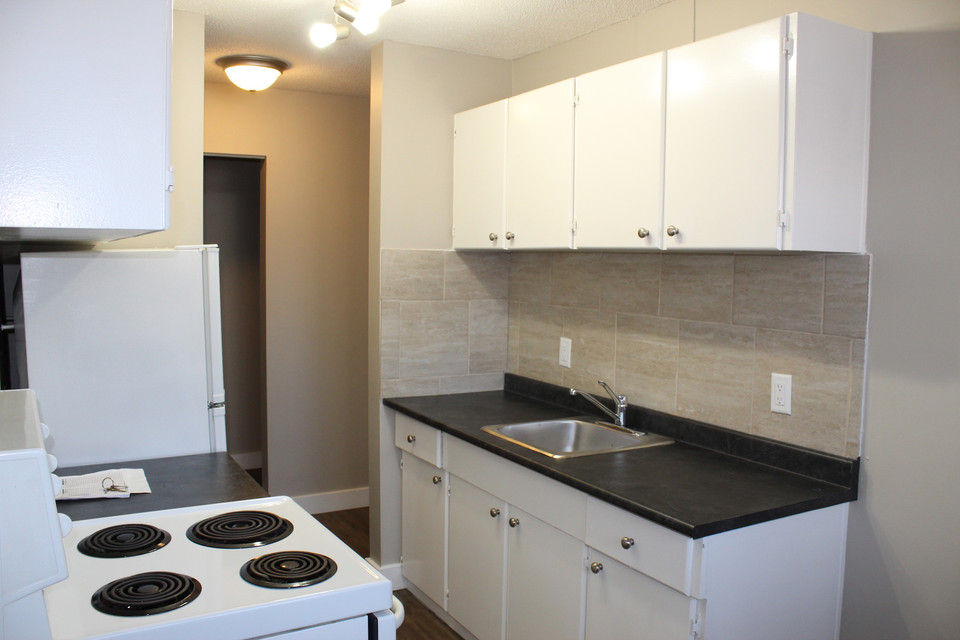 Oliver Apartment For Rent | McCam 4 Apartments in Long Term Rentals in Edmonton