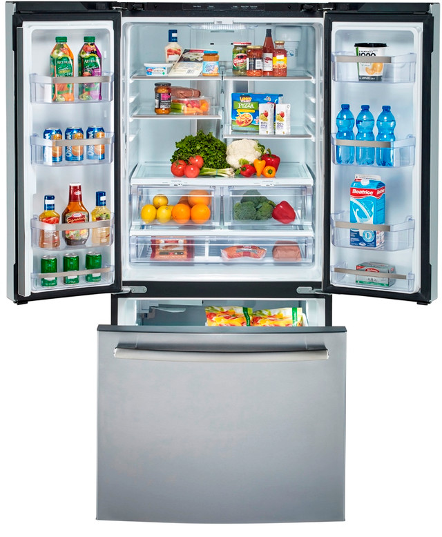 GE PNE21NYRKFS 30" French Door Refrigerator with Water Dispenser in Refrigerators in City of Toronto - Image 4