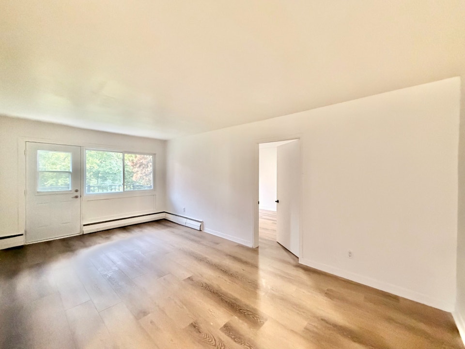5.5 chauffé à Dorval - Électros & WiFi inclus - Dispo maintenant 5
