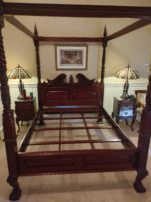 Gorgeous Queen Canopy Bed in Beds & Mattresses in St. Catharines - Image 3