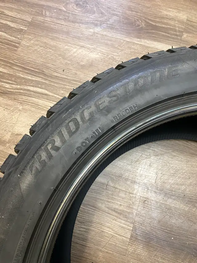 275/50/22 Bridgestone BLIZZAK DM-V2 XL Winter Tires in Tires & Rims in Saskatoon - Image 4