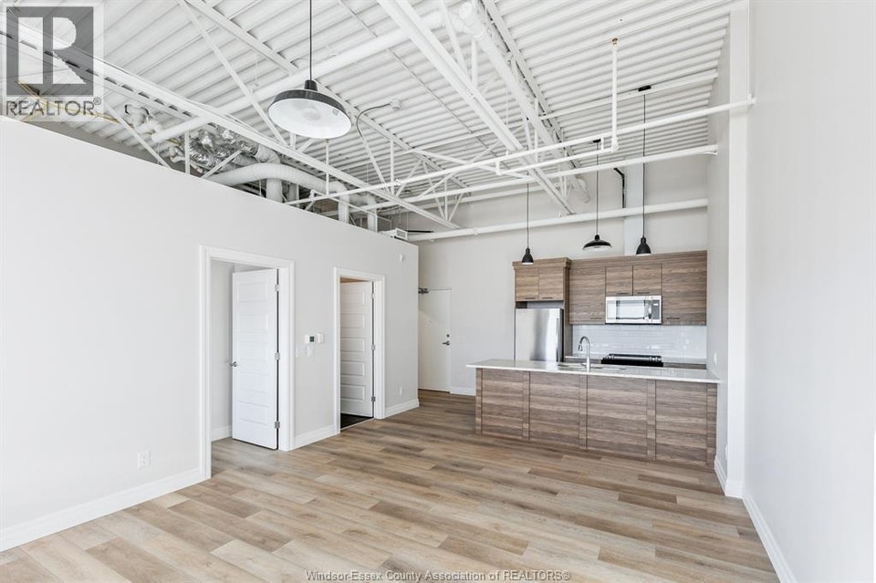 5841 MALDEN Square Unit# 201 LaSalle, Ontario 4