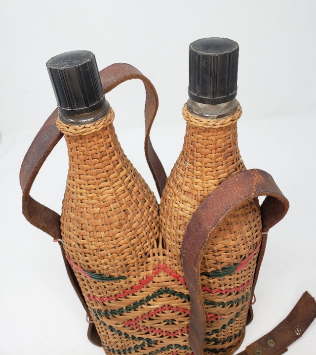 Vine bottle wicker wrapped 1960-1970's/Leather Wrappe in Arts & Collectibles in Mississauga / Peel Region - Image 2
