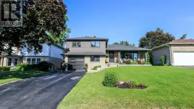 Buy the lifestyle at 40 Varden in the old east end of Barrie. This over 2000 sq.ft home is walking d...