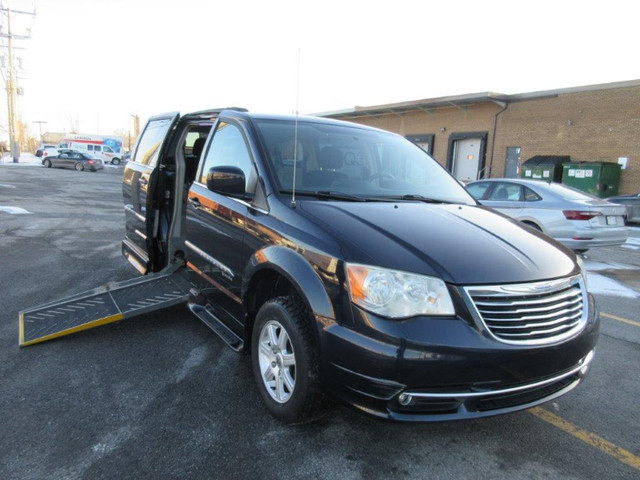 WHEELCHAIR VAN 2011 TOWN AND COUNTRY FULL POWER CONVERSION, MINT in Cars & Trucks in City of Halifax - Image 2