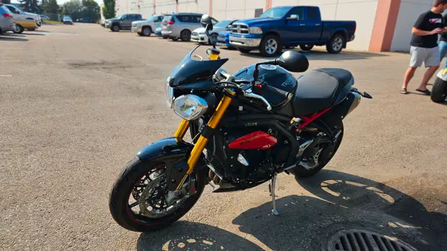 2015 Triumph Speed Triple R ABS - Only 5400km! in Street, Cruisers & Choppers in Edmonton - Image 5