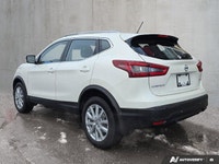 This 2023 Nissan Qashqai SV AWD comes equipped with Intelligent All-Wheel Drive, a Power Moonroof, 1... (image 2)