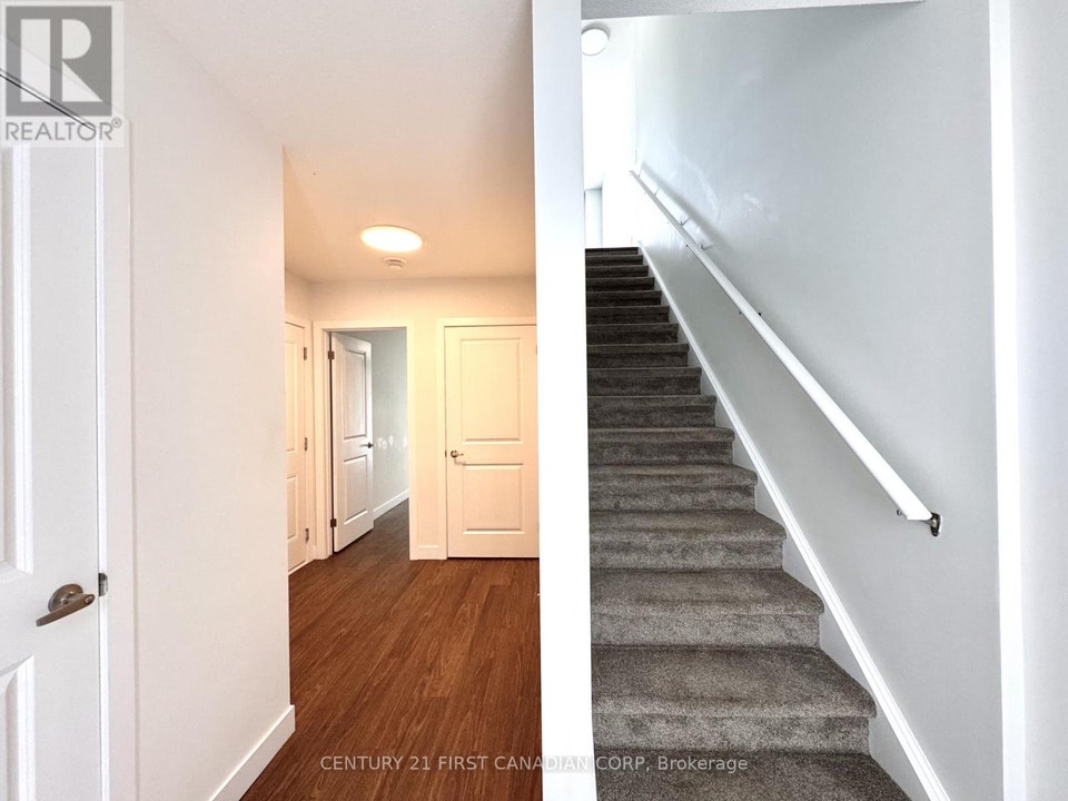 29 - 349 SOUTHDALE ROAD E London South (South W), Ontario 4