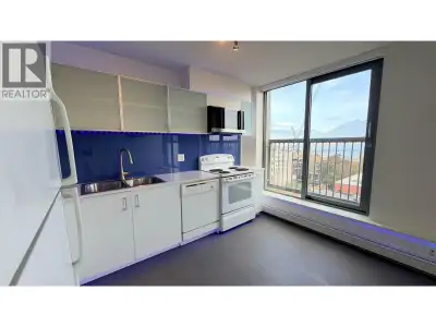 Gas town 1b1b high-rise condo new microwave pet friendly, One parking one locker Gym available. (id:...