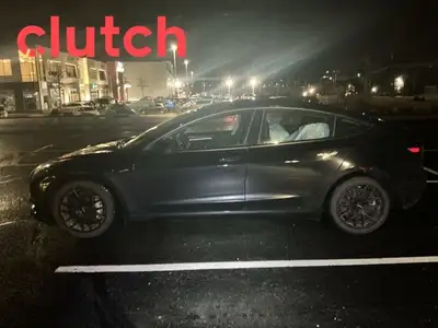 1 OWNER / Power Tailgate/Hatch, Auto Dimming Rearview Mirror, Front Heated Seats and more! Clutch is...