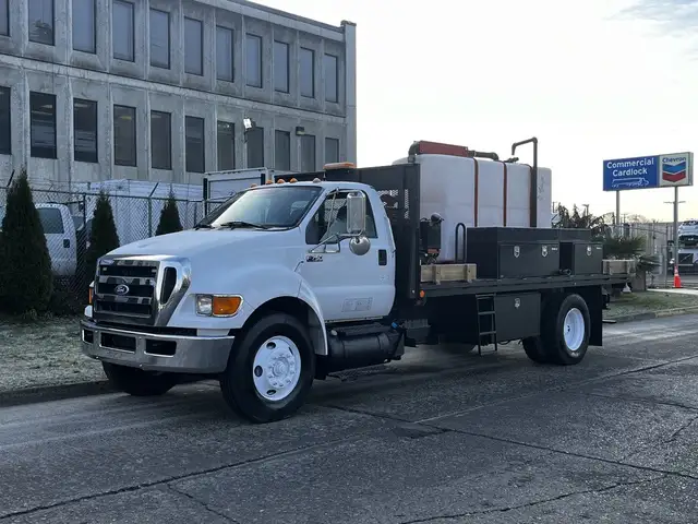2011 Ford F750 18 Foot Cummins Manual Flatdeck in Heavy Trucks in Winnipeg - Image 6