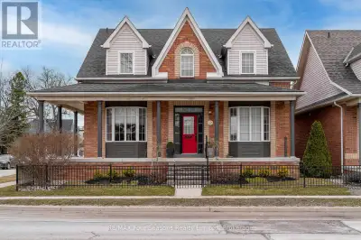 Exclusive downtown location in "Olde Towne". This charming 3-bedroom, 2.5-bathroom home, with its ex...