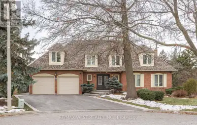 Absolutely stunning property! No disappointments here! Nestled on a quiet + safe court + backing ont...