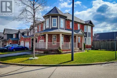 Like brand new and never leased before, this beautifully maintained end-unit home offers 3+1 bedroom...