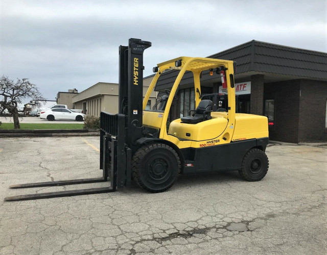 2012 Hyster Diesel Outdoor Forklift in Industrial Kitchen Supplies in City of Toronto - Image 2