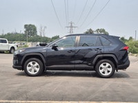 Come see this certified 2021 Toyota RAV4 Hybrid XLE AWD | Sunroof | Heated Wheel + Seats | Radar Cru... (image 1)