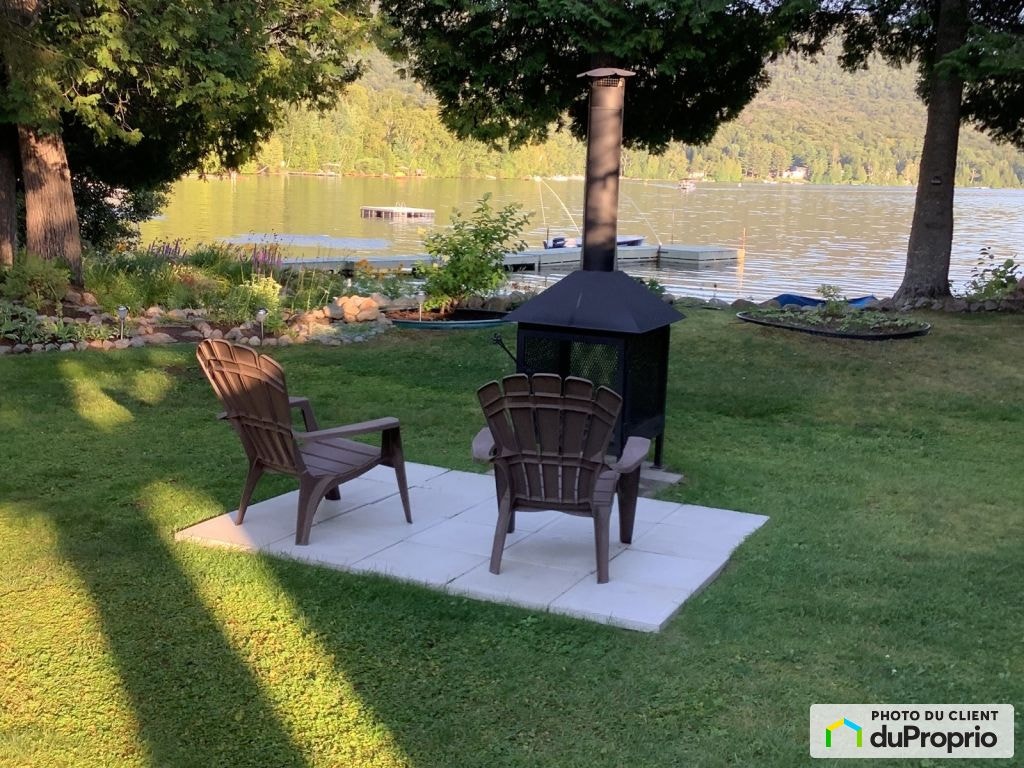 $849,995 - Cottage for sale in St-Donat — photo 1