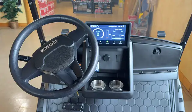 2026 E-Z-GO Express 4 Summit XT-golf cart in ATVs in Vernon - Image 7