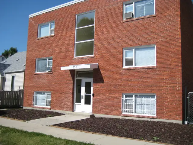 530 YOUNG  - 1 BR available NOW! in Long Term Rentals in Winnipeg - Image 2