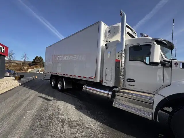 2025 Kenworth T880 in Heavy Trucks in Moncton - Image 7