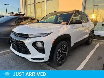 Unleash spirited performance and impressive efficiency with this exceptional used 2023 Chevrolet Tra...