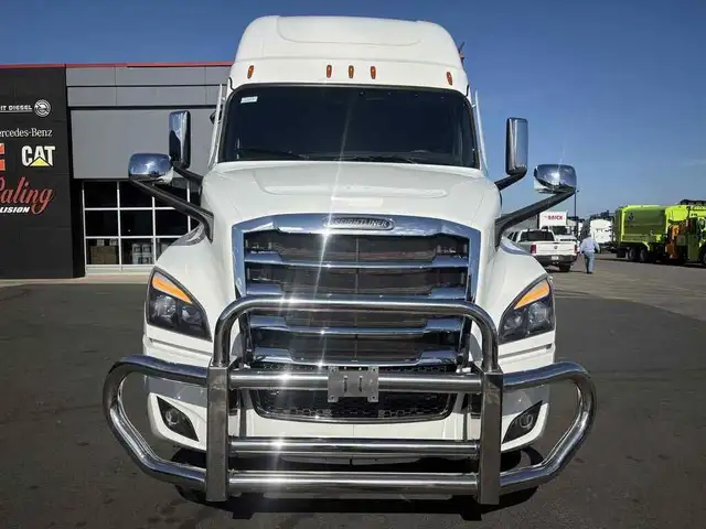 2026 Freightliner Cascadia ParkSmart Unit, Safety Certified, Cal in Heavy Trucks in Hamilton - Image 4