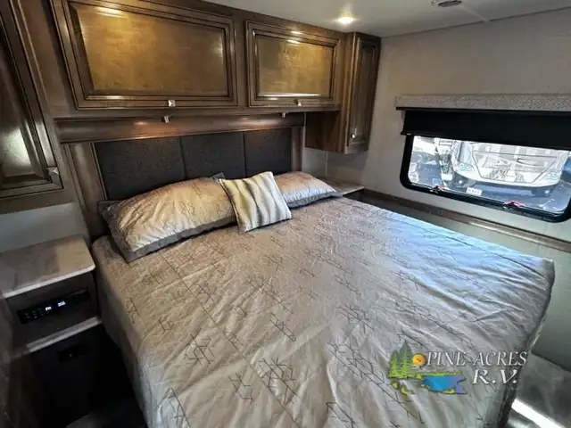 2021 Holiday Rambler Admiral 34J only 13 Milles in RVs & Motorhomes in Moncton - Image 57